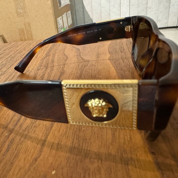 Chance to Buy Authentic Unisex Versace Medusa shades at a great price. - Picture 7 of 7
